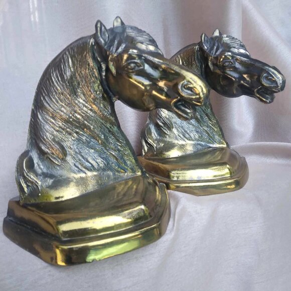 Exquisite Vintage Pair of Cast Solid Brass Horse Head bookends - Picture 3 of 9